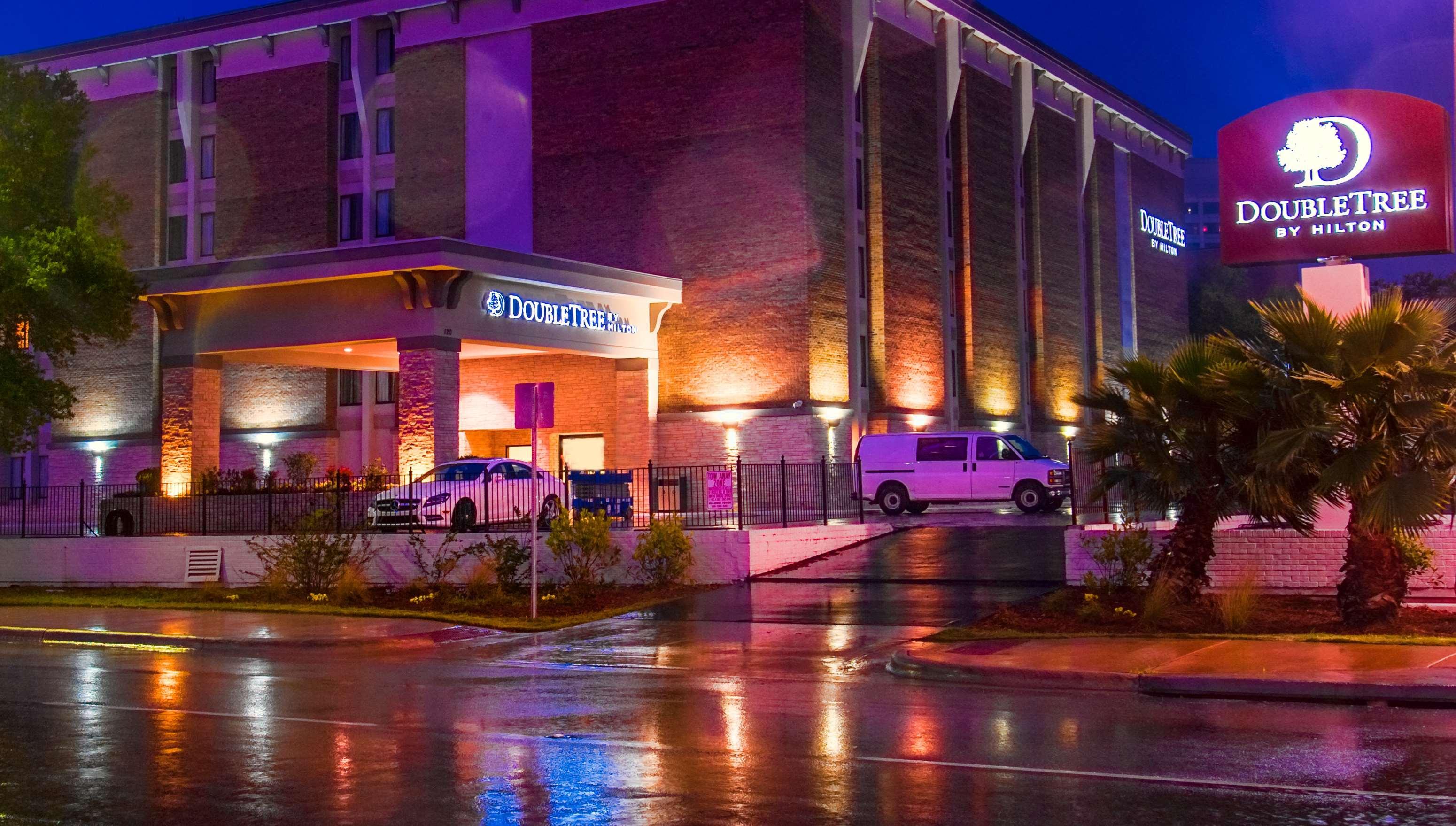 Doubletree By Hilton Montgomery Downtown Exterior foto